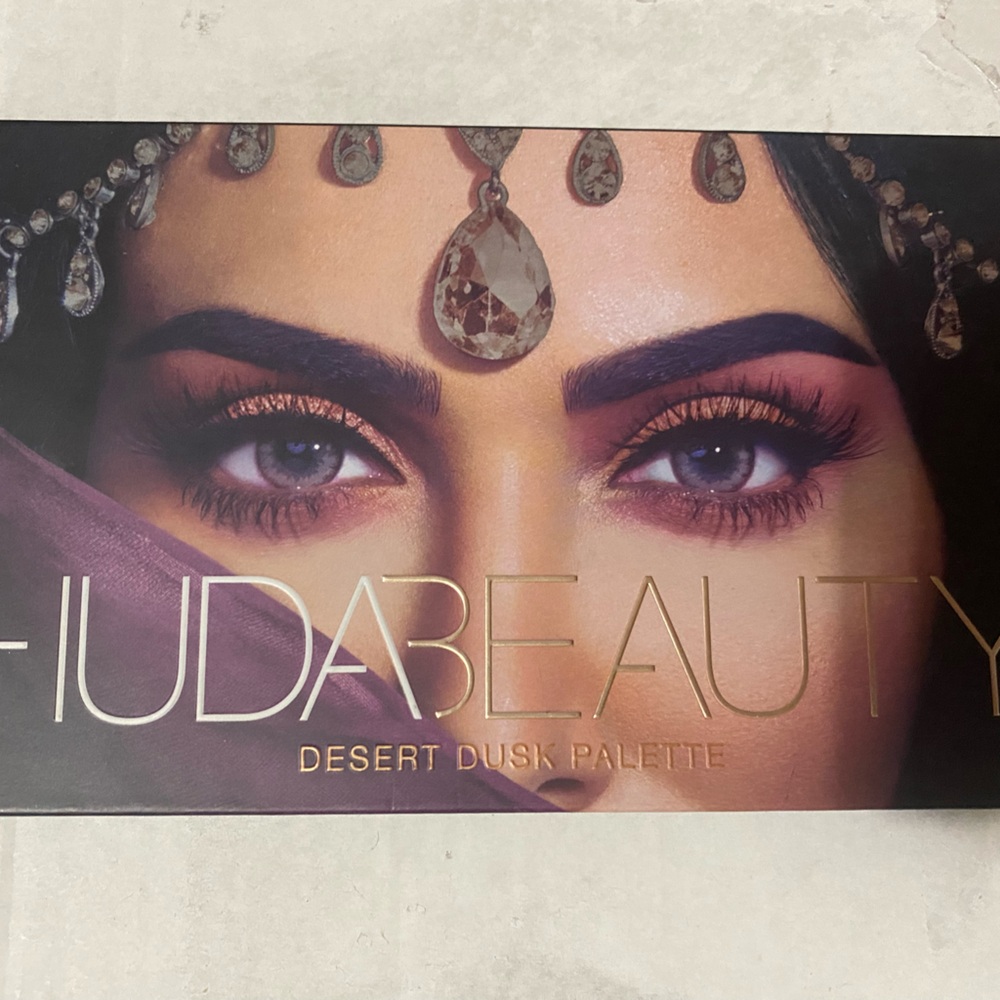 Huda Beauty Desert Dusk Eyeshadow Palette